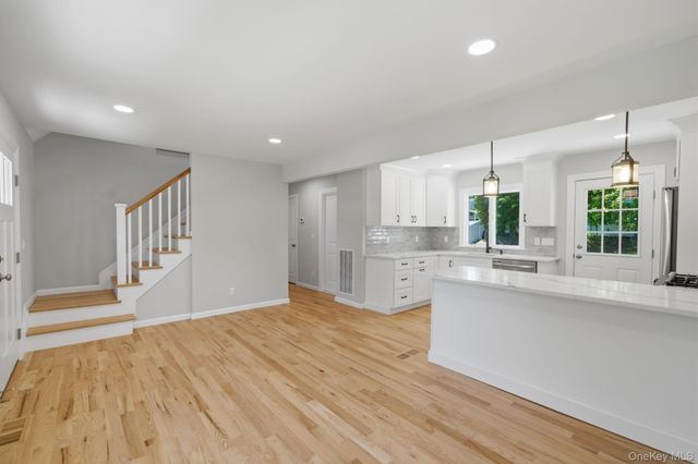 14 Reizen Avenue, Centereach, NY 11720