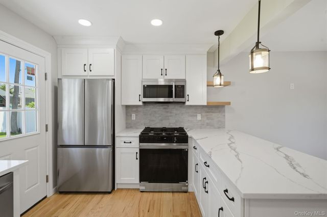 14 Reizen Avenue, Centereach, NY 11720