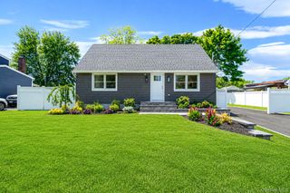14 Reizen Avenue, Centereach, NY 11720