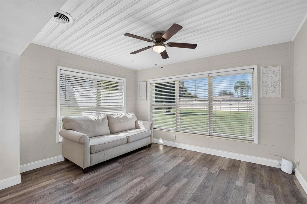 Image 13 of property listing at 1974 SOUTHVIEW ROAD, Largo, FL 33770