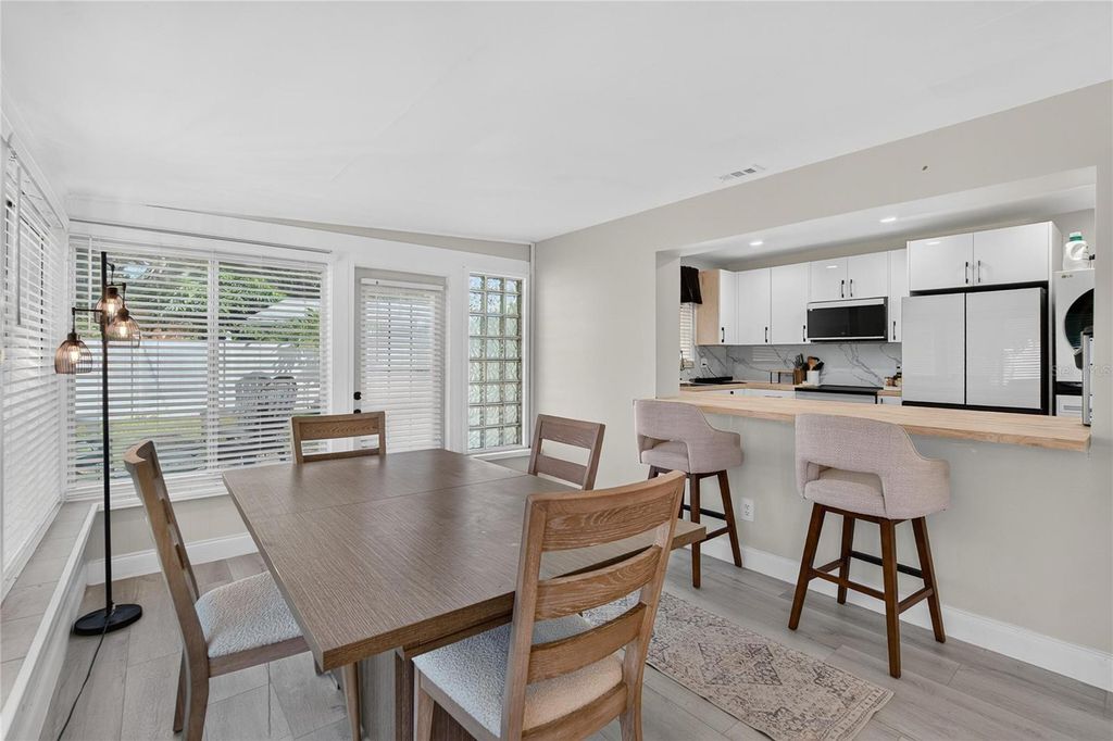 Image 19 of property listing at 1974 SOUTHVIEW ROAD, Largo, FL 33770