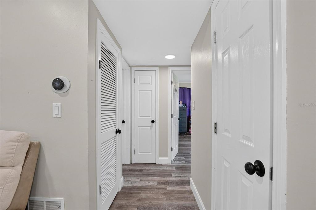 Image 22 of property listing at 1974 SOUTHVIEW ROAD, Largo, FL 33770