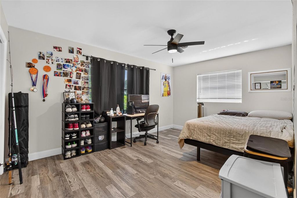 Image 28 of property listing at 1974 SOUTHVIEW ROAD, Largo, FL 33770