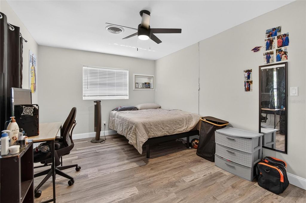 Image 29 of property listing at 1974 SOUTHVIEW ROAD, Largo, FL 33770