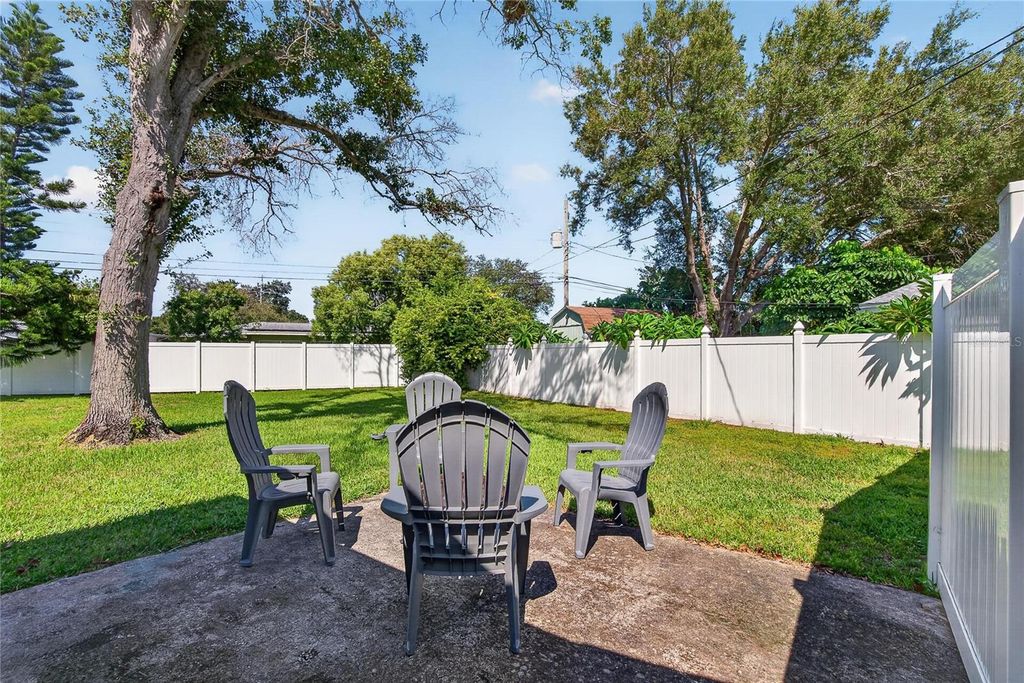 Image 31 of property listing at 1974 SOUTHVIEW ROAD, Largo, FL 33770