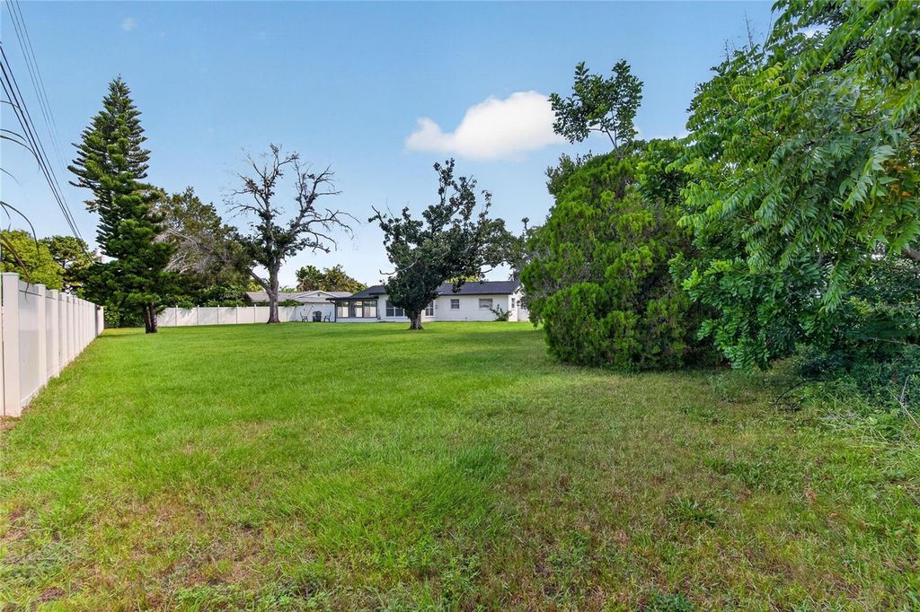 Image 33 of property listing at 1974 SOUTHVIEW ROAD, Largo, FL 33770