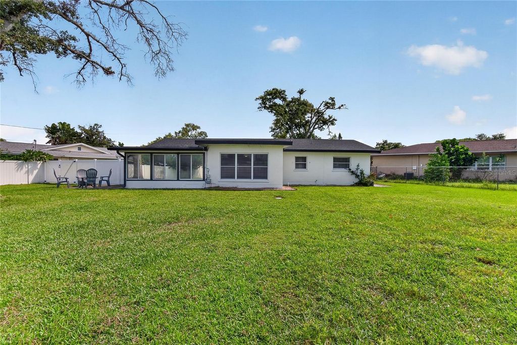 Image 35 of property listing at 1974 SOUTHVIEW ROAD, Largo, FL 33770