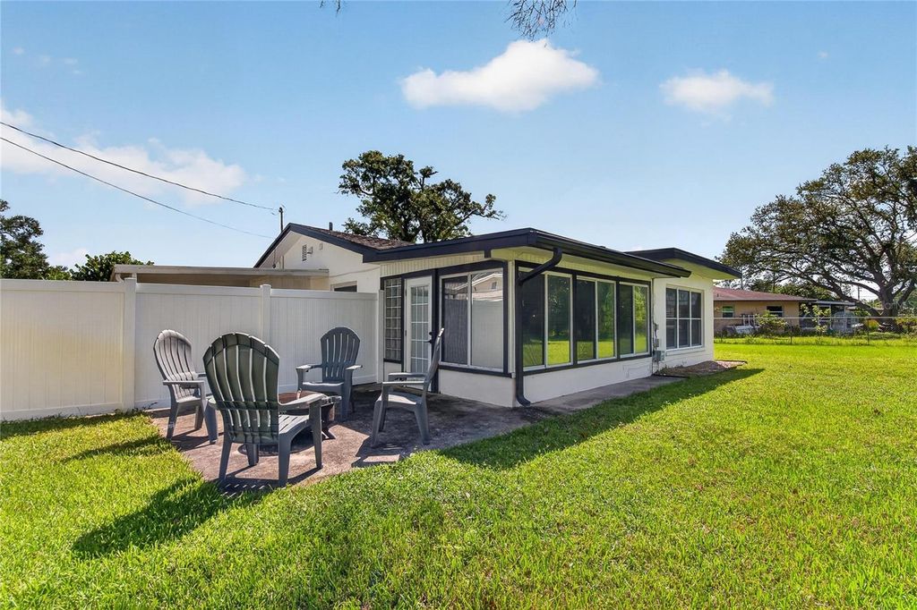 Image 36 of property listing at 1974 SOUTHVIEW ROAD, Largo, FL 33770