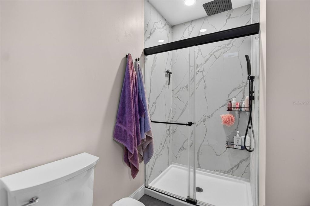 Image 7 of property listing at 1974 SOUTHVIEW ROAD, Largo, FL 33770