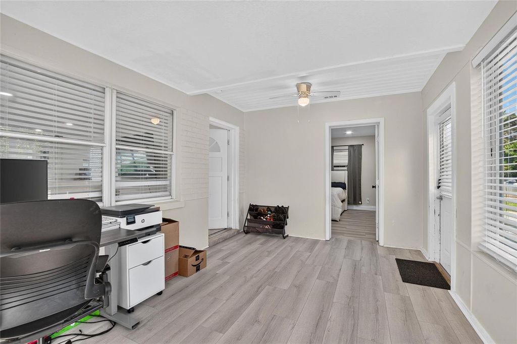 Image 10 of property listing at 1974 SOUTHVIEW ROAD, Largo, FL 33770