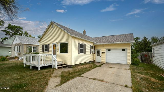 314 1st Avenue NW, Hazen, ND 58545 property photo