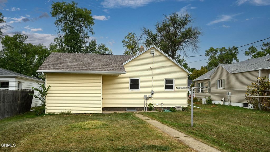 314 1st Avenue NW, Hazen, ND 58545 photo 2
