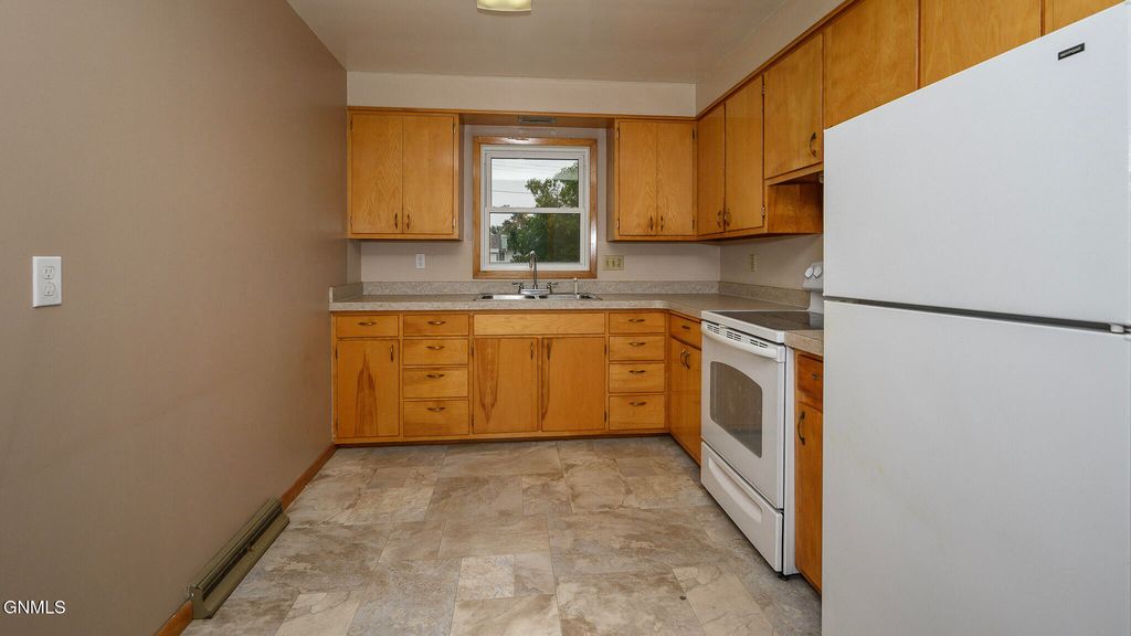 314 1st Avenue NW, Hazen, ND 58545 photo 3
