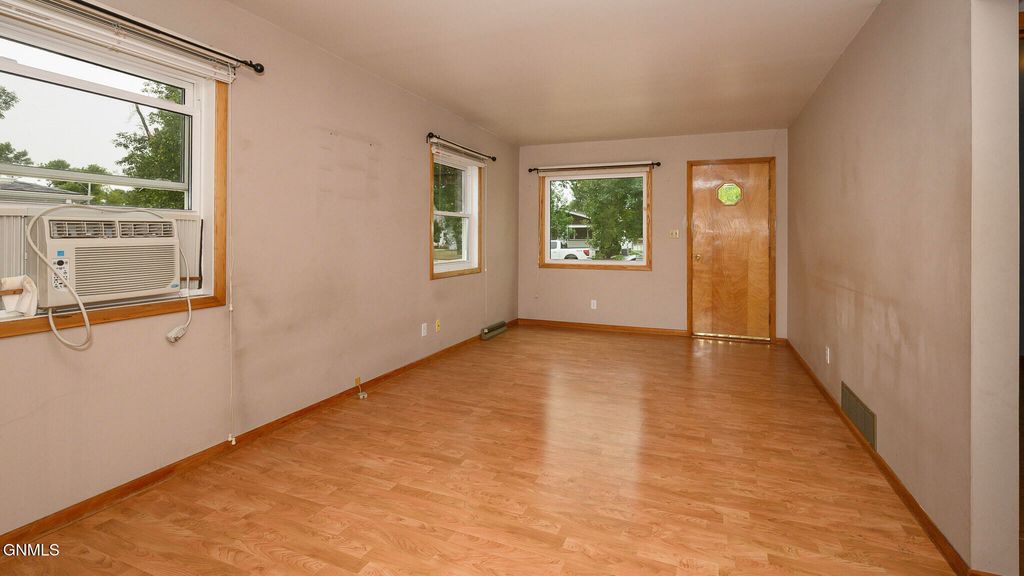 314 1st Avenue NW, Hazen, ND 58545 photo 5