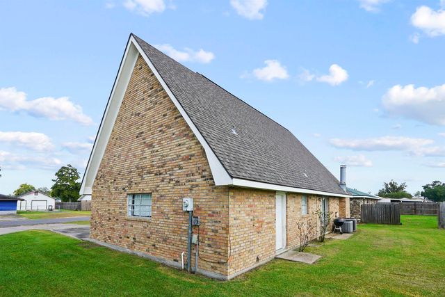 222 Guidry St, Bourg, LA 70343