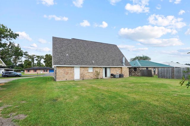 222 Guidry St, Bourg, LA 70343