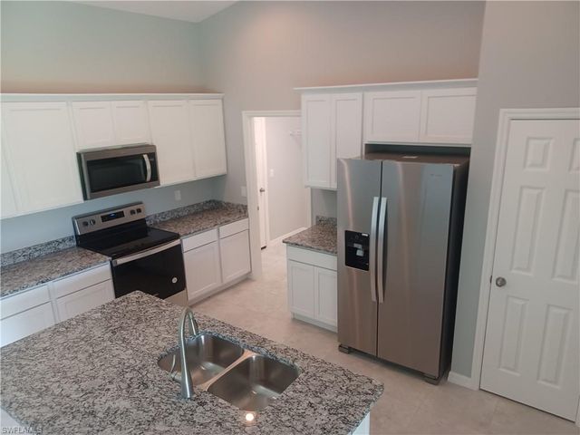 417 SW 26th AVE, Cape Coral, FL 33991