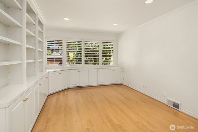1425 Broadmoor Drive E, Seattle, WA 98112