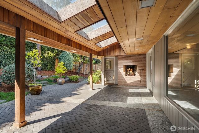 1425 Broadmoor Drive E, Seattle, WA 98112