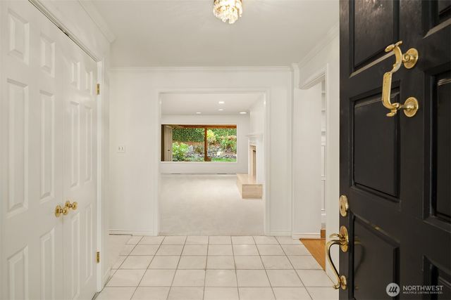 1425 Broadmoor Drive E, Seattle, WA 98112