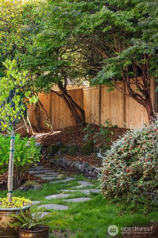 1425 Broadmoor Drive E, Seattle, WA 98112