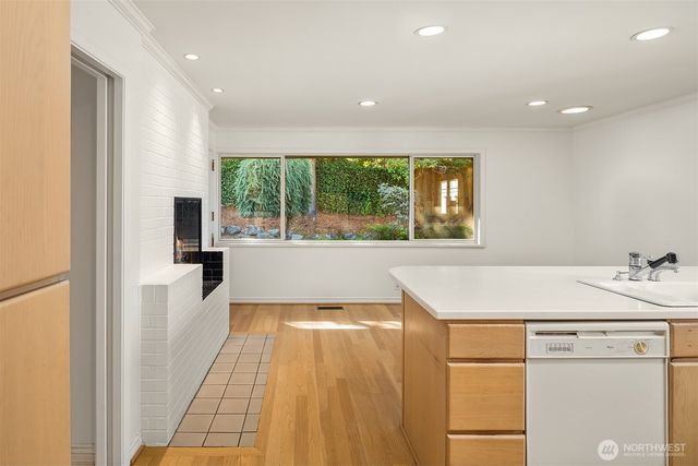 1425 Broadmoor Drive E, Seattle, WA 98112