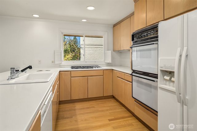 1425 Broadmoor Drive E, Seattle, WA 98112