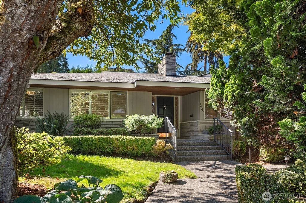 1425 Broadmoor Drive E, Seattle, WA 98112