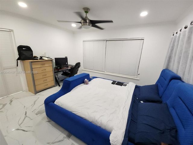 8240 SW 38th St, Miami, FL 33155