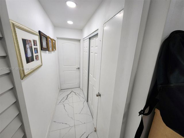 8240 SW 38th St, Miami, FL 33155