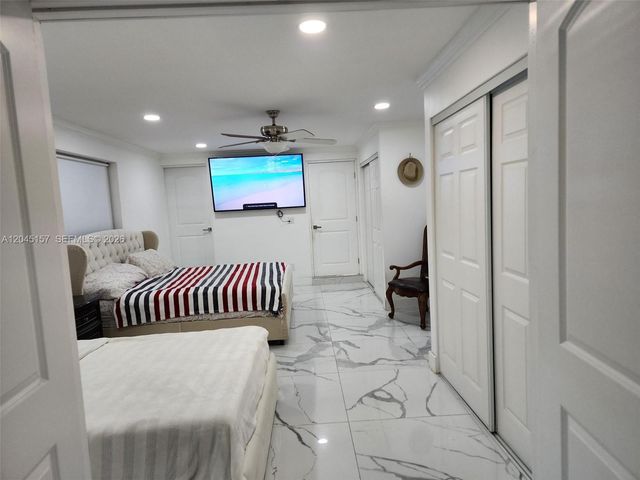 8240 SW 38th St, Miami, FL 33155
