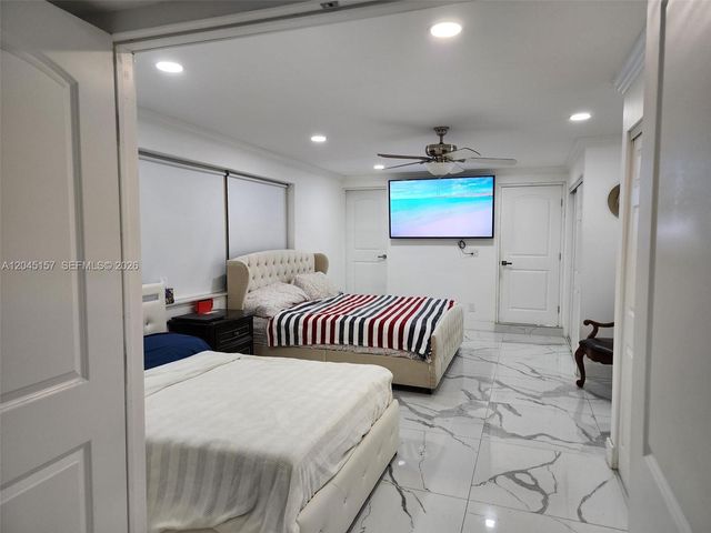 8240 SW 38th St, Miami, FL 33155