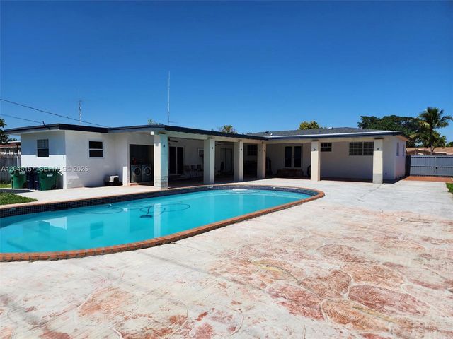 8240 SW 38th St, Miami, FL 33155