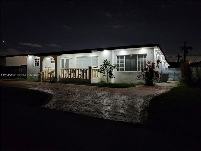 8240 SW 38th St, Miami, FL 33155