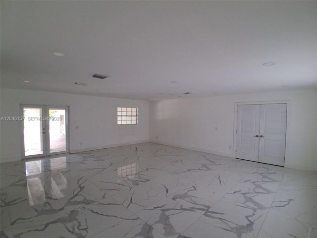 8240 SW 38th St, Miami, FL 33155