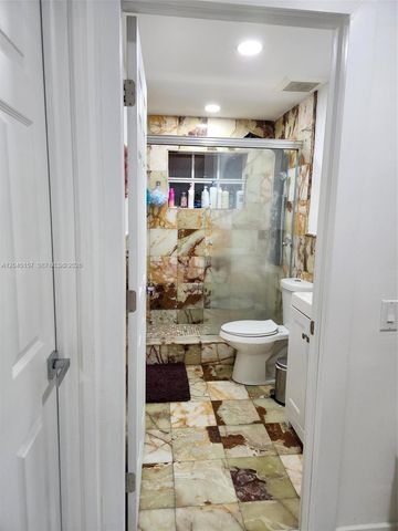 8240 SW 38th St, Miami, FL 33155