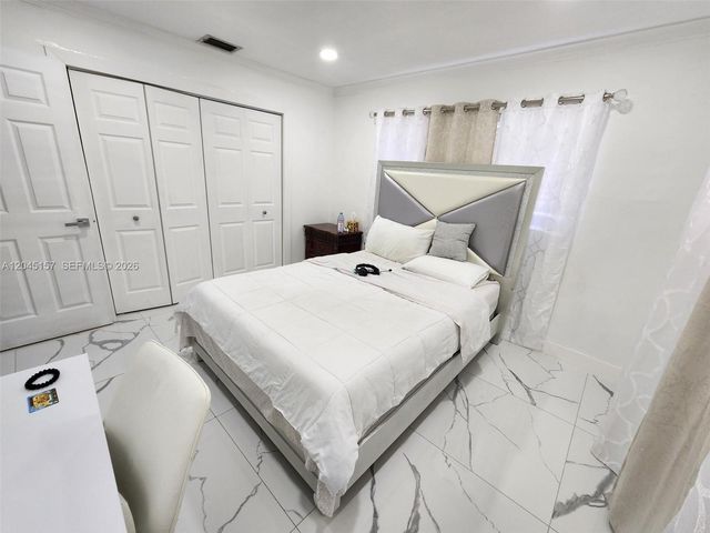 8240 SW 38th St, Miami, FL 33155