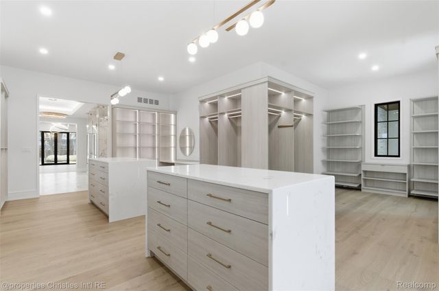 1551 LAKESIDE Drive, Birmingham, MI 48009