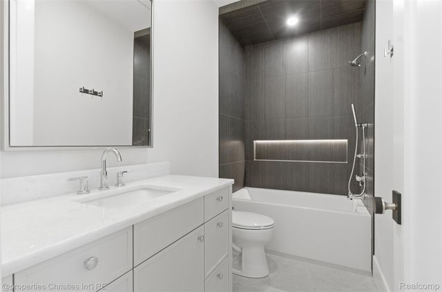 1551 LAKESIDE Drive, Birmingham, MI 48009