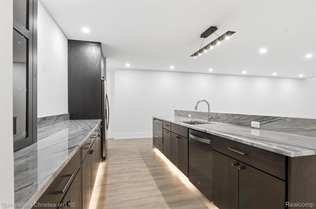 1551 LAKESIDE Drive, Birmingham, MI 48009