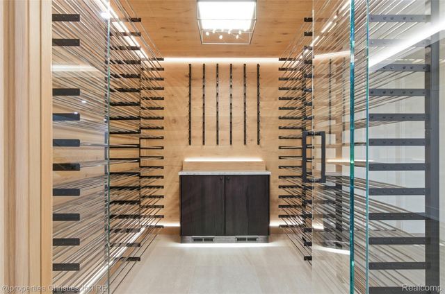 1551 LAKESIDE Drive, Birmingham, MI 48009