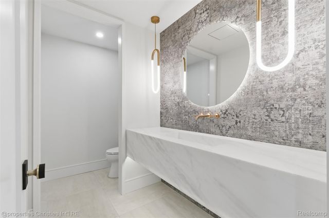 1551 LAKESIDE Drive, Birmingham, MI 48009