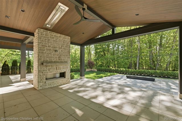 1551 LAKESIDE Drive, Birmingham, MI 48009