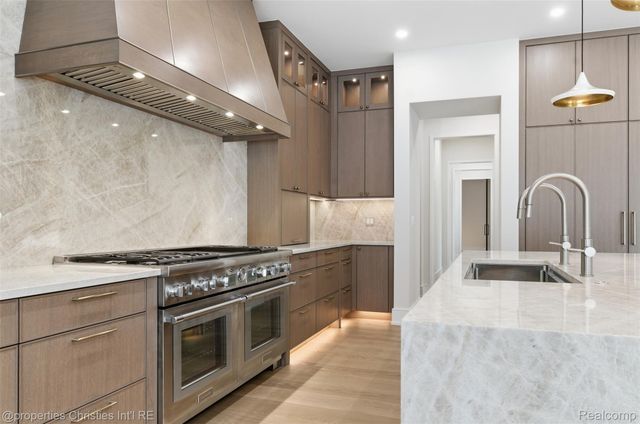 1551 LAKESIDE Drive, Birmingham, MI 48009