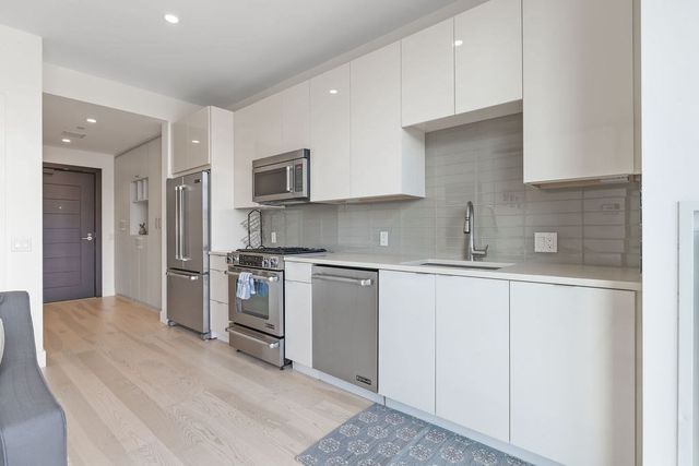 32 Traveler St 411, Boston, MA 02118