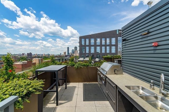 32 Traveler St 411, Boston, MA 02118