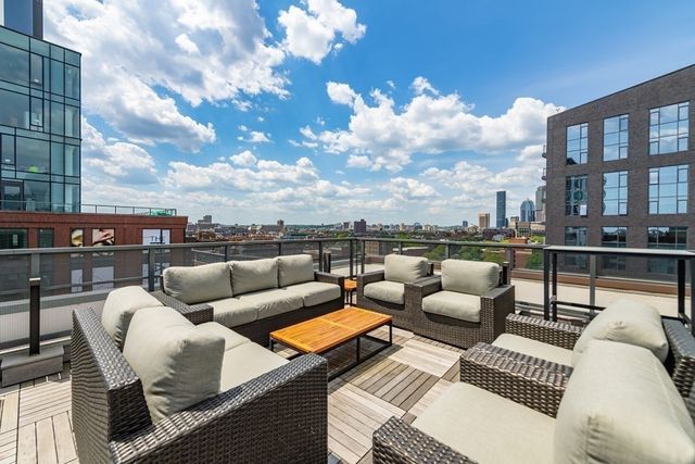 32 Traveler St 411, Boston, MA 02118