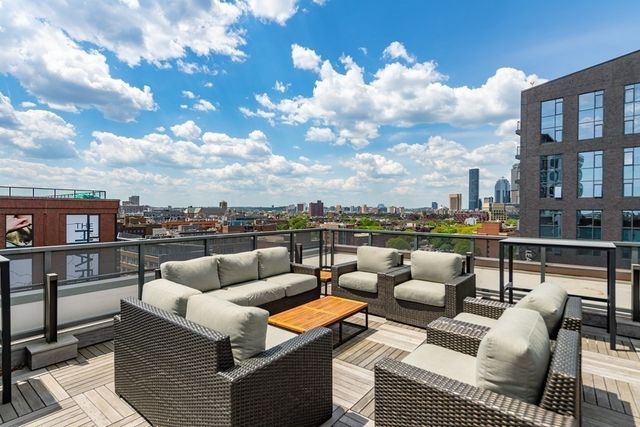 32 Traveler St 411, Boston, MA 02118