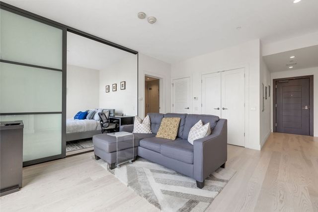 32 Traveler St 411, Boston, MA 02118