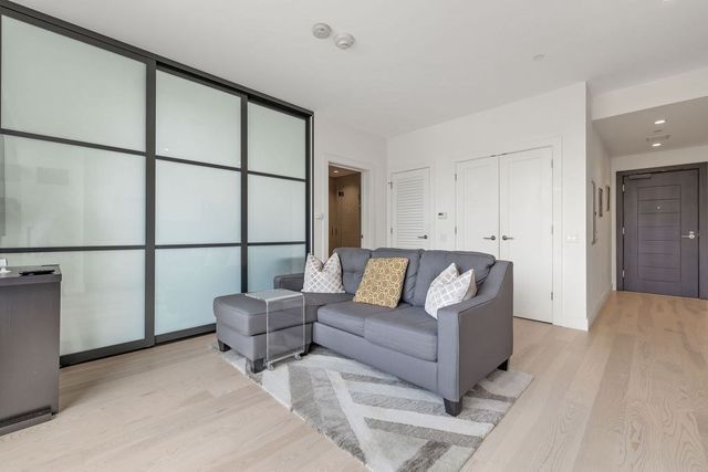 32 Traveler St 411, Boston, MA 02118